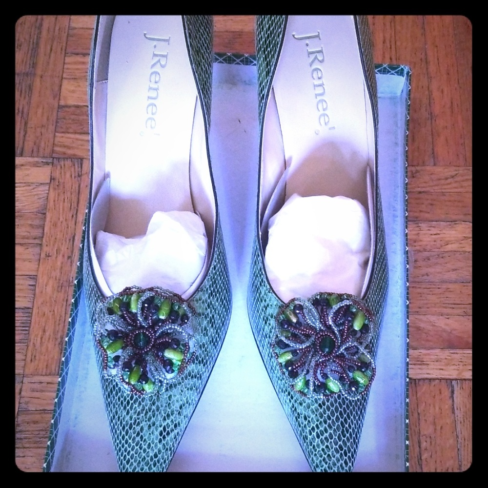 Women's 12 medium pumps